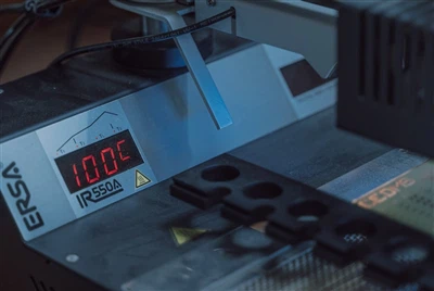 Tajemství povrchové úpravy: Jak elektrolytické leštění a ultrazvukové čištění...